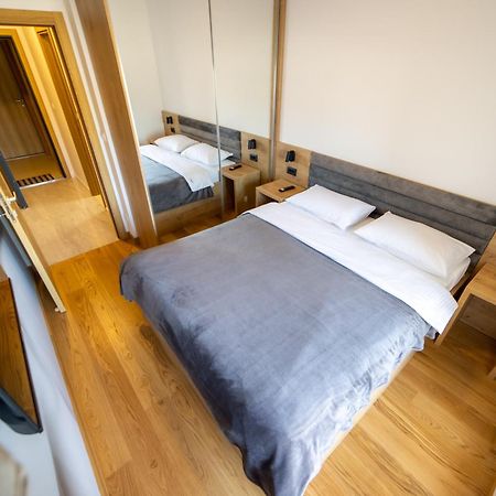 Apart Kraft Podgorica Luaran gambar