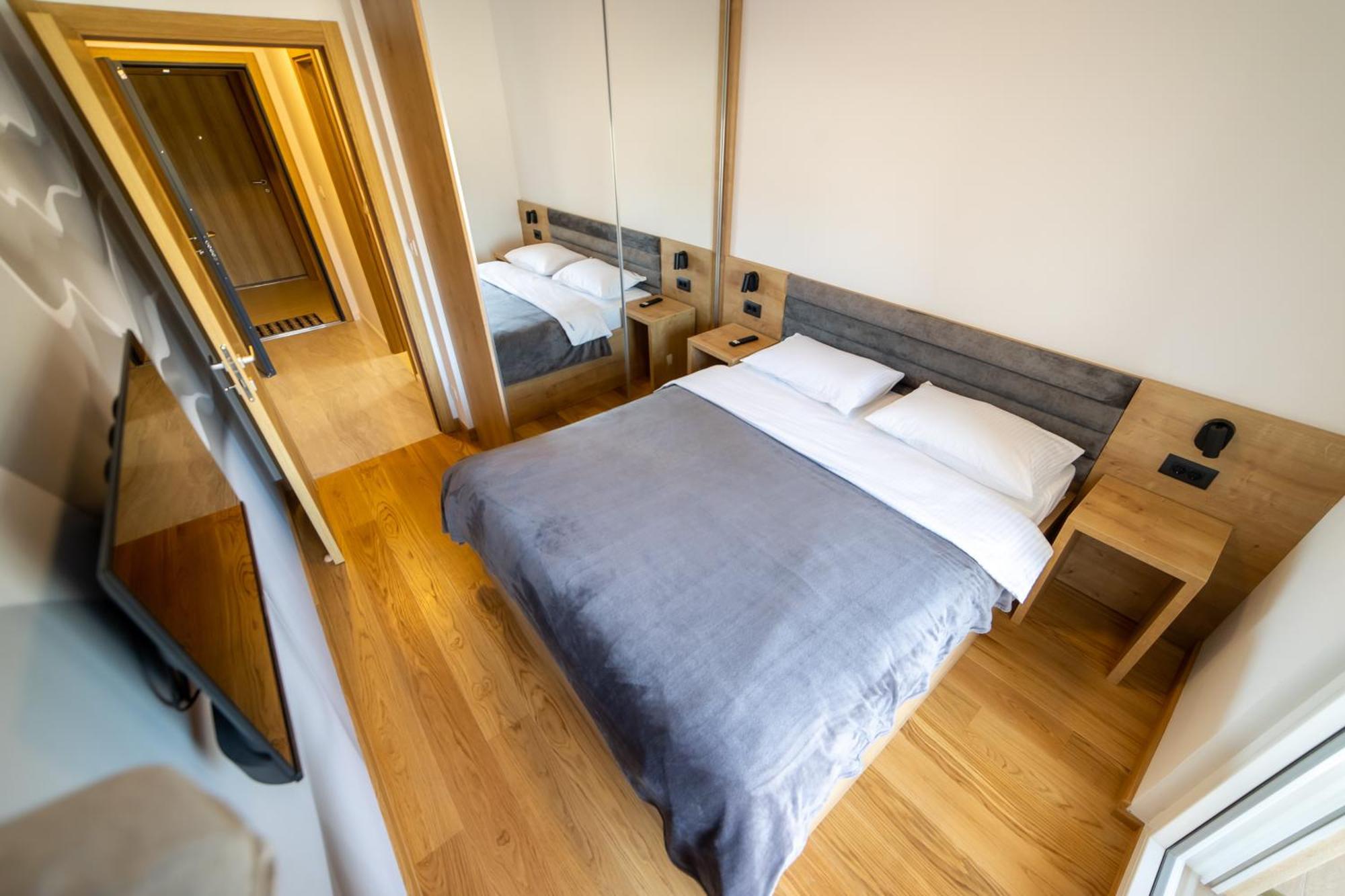 Apart Kraft Podgorica Luaran gambar