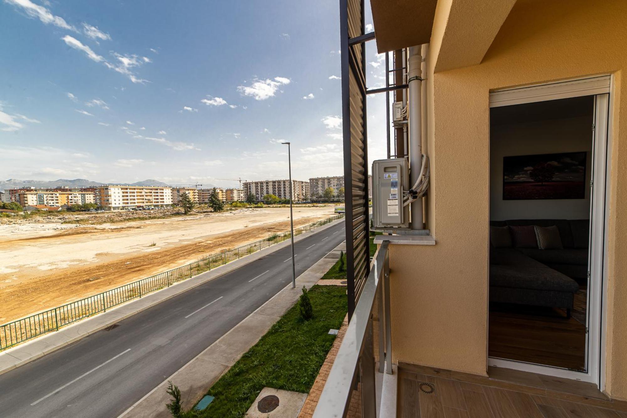 Apart Kraft Podgorica Luaran gambar